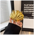 Mini bolso de concha dorada con textura metálica y correa de cadena para mujer - Estilo 2 Dorado