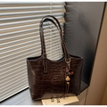 Dark brown tote bag with premium crocodile pattern and stylish creative bag charms - Coffee (With Pendant)
