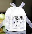 Boîte à bonbons de Noël blanche découpée au laser avec un élégant ruban en organza - Blanc