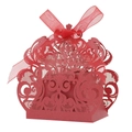 Detalle de caja de regalo roja cortada con láser con motivos florales y lazo de cinta - 6x3.8cm / Rojo Perlado