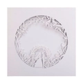Dettaglio dell'invito di nozze bianco tagliato al laser con texture perlata e silhouette - Bianco