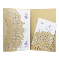 Elegante goldene Hochzeitseinladung mit Laserschnitt, Spitzenmuster und Blumeneinlagen - Beige Gold
