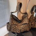 Grande borsa tote in tela leopardata con ampia tracolla regolabile per donna - Leopardo Marrone