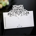 Marque-place blanc découpé au laser avec cœurs pour mariages en papier nacré élégant - Blanc