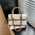 Damen Bowling Handtasche in Creme und Braun mit verstellbarem Schultergurt aus Leder - Weiß