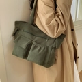 Borsa tote in velluto a coste verde militare con due tasche frontali a spalla - Verde