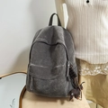 Minimalistischer grauer Cord-Rucksack für Damen mit niedlichem braunem Tieranhänger - Mit Anhänger / Grau