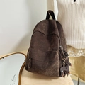 Minimalistischer dunkelbrauner Cord-Rucksack mit Hasen-Anhänger und Reißverschluss - Mit Anhänger / Braun