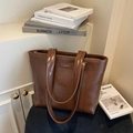 Retro dark brown large capacity tote bag in polished PU leather for women - Brown