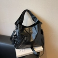 Bolso tote grande de cuero PU negro con correa de hombro y elegante bolsillo con cremallera - Negro