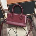 Sac bandoulière bordeaux en cuir mat et suède avec doubles poignées et sangle fine - Bordeaux