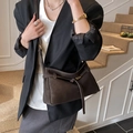 Bolso tote vintage marrón oscuro mate con elegante hebilla de metal dorado para mujer - Marrón
