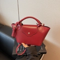 Burgunderrote Handtasche mit Litschi-Maserung, Tragegriff und Vintage-Metallschnalle - Burgunderrot