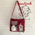Dettaglio della borsa ita rossa in tela con finestra in PVC e peluche di coniglio - Rosso