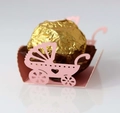 Scatola porta confetti rosa a forma di passeggino con intagli a cuore laser - Rosa