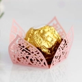 Scatola di cioccolatini rosa intagliata al laser con pizzo floreale per matrimoni - Rosa