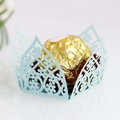 Dettaglio pirottini per cupcake blu chiaro tagliati al laser per matrimoni - Blu Chiaro Perlato