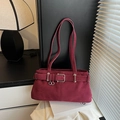 Vintage bordeauxroote Eimertasche aus Wildleder mit silberner Schnalle und Griffen - Rot