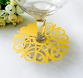 Segnaposto in carta gialla tagliata al laser con motivi a volute per decori nuziali - Oro