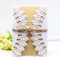 Lasergeschnittene Hochzeitseinladung mit Federmuster, Kraftpapier und Hanfseil - Kraftpapier-Einsatz Mit Hanfseil Stil / Weiß