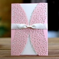 Elegante invito di nozze rosa intagliato al laser con nastro di seta bianca e fiocco - Rosa