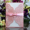 Invito di nozze rosa tagliato al laser con fiocco di raso e inserto avorio elegante - Rosa
