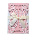 Elegante invito di matrimonio tagliato al laser con carta rosa e fiocco in pizzo bianco - Bianco
