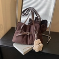 Borsa tote opaca marrone scuro con cintura decorativa e ciondolo cane di peluche - Caffè con Ciondolo