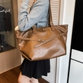Borsa tote vintage marrone grande capacità con tracolla regolabile in ecopelle - Marrone
