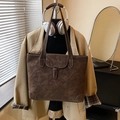 Retro brown oversized leather tote bag with vintage texture and white contrast stitching - No Pendant / Coffee