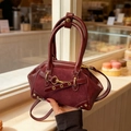 Retro burgundy shell bag in suede and glossy leather with gold hardware detail - Red