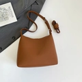 Borsa a secchiello marrone in pelle martellata con tracolla regolabile in pelle - Marrone (Senza Ciondolo)