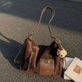 Grande borsa tote vintage in pelle scamosciata marrone scuro con ciondolo a orsetto - Caffè con Ciondolo