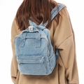 Klassischer hellblauer Jeans-Rucksack mit verstellbaren Trägern und Vordertasche - Hellblau