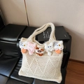 Borsa tote beige in maglia traforata con cinque decorazioni a forma di testa di gatto - Bianco