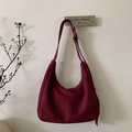 Borsa hobo in pelle scamosciata bordeaux con tracolla regolabile e forma a mezzaluna - Rosso