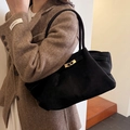 Minimalistische schwarze Wildleder-Einkaufstasche mit elegantem goldenem Metalldrehverschluss - Schwarz