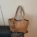Borsa tote vintage marrone di grande capacità con simpatico ciondolo a forma di orsetto - Cachi (Con Ciondolo)