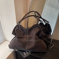 Borsa tote vintage marrone cioccolato con cuciture a contrasto bianche e ciondolo a stella - caffè