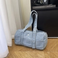 Sac cylindrique en denim bleu clair avec œillets argentés et bandoulières réglables - Bleu clair