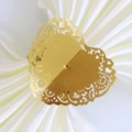 Laserschnitt Herz-Serviettenring in Gold-Optik für elegante Hochzeitsdekoration - Reflektierendes Gold