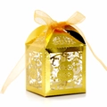 Dettaglio della scatola regalo dorata a forma di gufo tagliata al laser con fiocco in nastro - Oro Riflettente