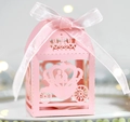 Caja rosa para detalles de boda cortada con láser con diseño de carroza y lazo - Rosa