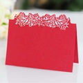 Élégant marque-place rose découpé au laser en papier cartonné rouge pour mariage - Rouge Perlé