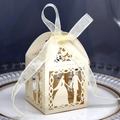Boîte de dragées de mariage blanc crème découpée au laser avec silhouette de mariés - Beige