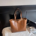Bruine vintage kunstlederen shopper met lange schouderbanden en metalen klinknagels - Tan
