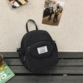 Mini bolso bandolera de nailon negro con logo Chuangmi en banco de madera - Negro