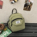Mini bolso bandolera de nailon verde salvia con cremalleras negras para uso casual - Verde