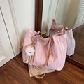 Sac fourre-tout rose plissé en toile avec chaîne en métal et breloque peluche mignon - Rose