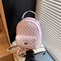 Zaino chic rosa chiaro trapuntato con borchie di diamanti e spalline regolabili - Rosa